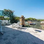 Valkane Pet Friendly 150m From The Stunning Valkane Beach, Indoor Pools-fitness And Mall 아파트