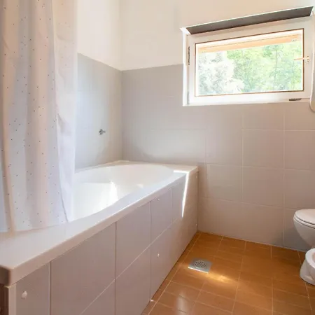 Valkane Pet Friendly 150m From The Stunning Valkane Beach, Indoor Pools-fitness And Mall Apartmán Pula